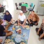 ‎Bentuk Peduli, Polsek Cileles Sambangi Kades Daroyon Sedang Sakit