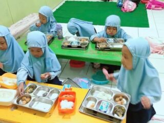 Harus Segera, Dapur Sekolah Mbg Penggerak Sektor Usaha Kecil Yang Nyata