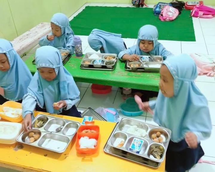 Cegah Keracunan, Model Prasmanan Dan Piring Sendiri Jadi Alternatif Untuk Mbg 1 Cegah Keracunan, Model Prasmanan Dan Piring Sendiri Jadi Alternatif Untuk Mbg