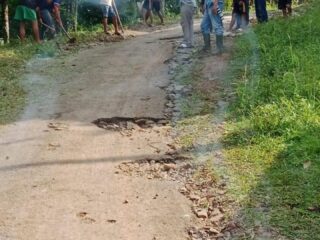 Dede Suhardi Ketua Pemuda Kampung Hanjuang Giatkan Olah Raga Bersihkan Lingkungan Bersama Puluhan Para Pemuda