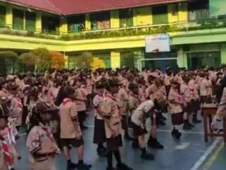 Begini Meriahnya Para Siswa Menyantap Mbg Dapur Sekolah Sdn 01 Menteng