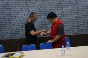 Buron Selama 2 Tahun, Kejati Banten Berhasil Tangkap Johnny Kainde Si Penipu Jb Grup 1 Buron Selama 2 Tahun, Kejati Banten Berhasil Tangkap Johnny Kainde Si Penipu Jb Grup