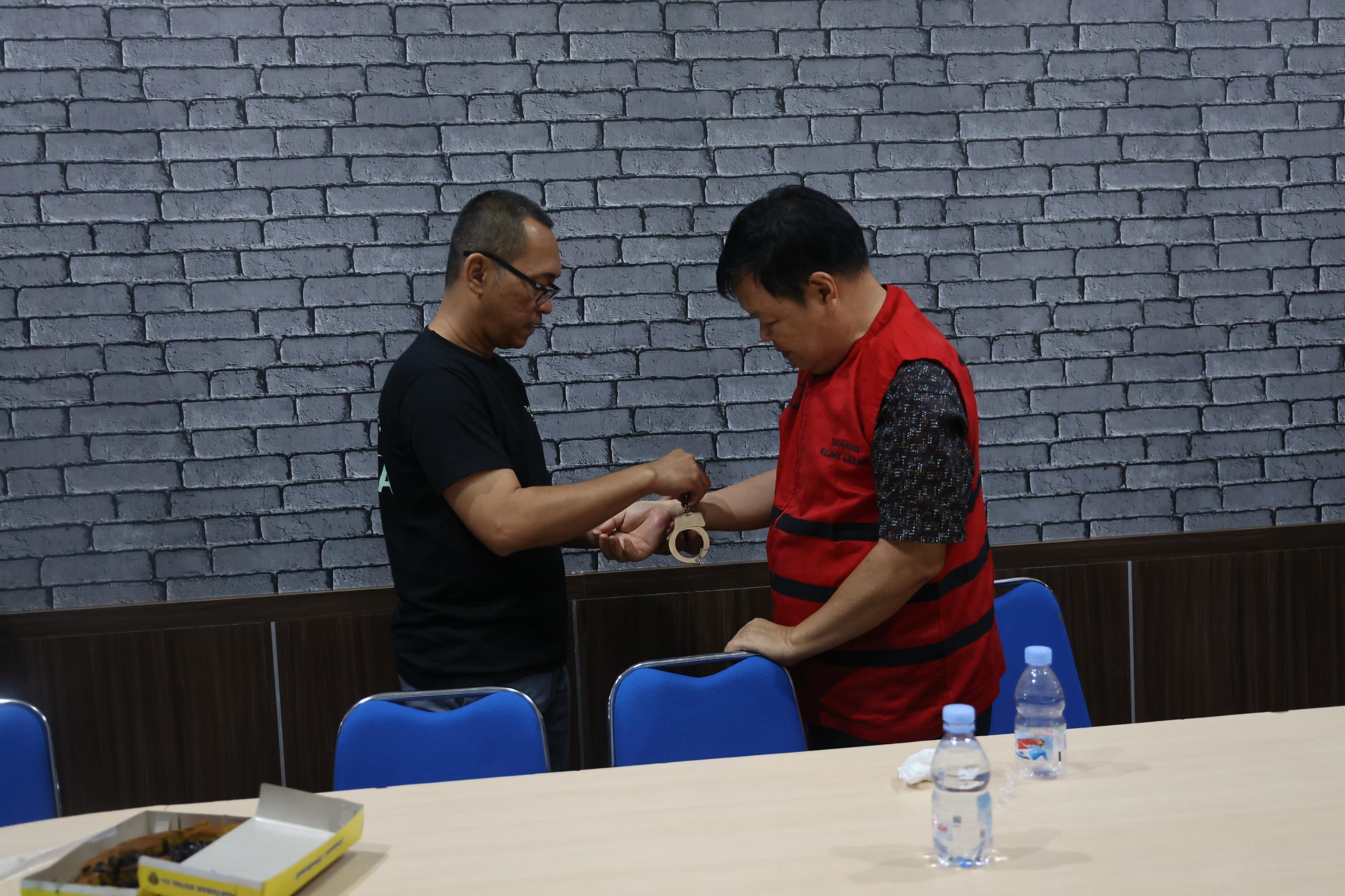 Buron Selama 2 Tahun, Kejati Banten Berhasil Tangkap Johnny Kainde Si Penipu Jb Grup 1 Buron Selama 2 Tahun, Kejati Banten Berhasil Tangkap Johnny Kainde Si Penipu Jb Grup