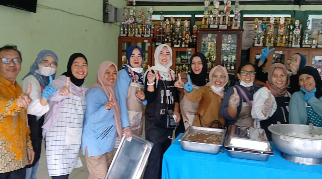 Usaha Kecil Sekitar Sekolah Berkembang Dengan Adanya Konsep Dapur Sekolah Mbg 1 Usaha Kecil Sekitar Sekolah Berkembang Dengan Adanya Konsep Dapur Sekolah Mbg