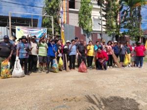 Warga Jemaat Gereja Dan Polisi Di Sorong Gelar Aksi Bersih Lingkungan 5 Warga Jemaat Gereja Dan Polisi Di Sorong Gelar Aksi Bersih Lingkungan