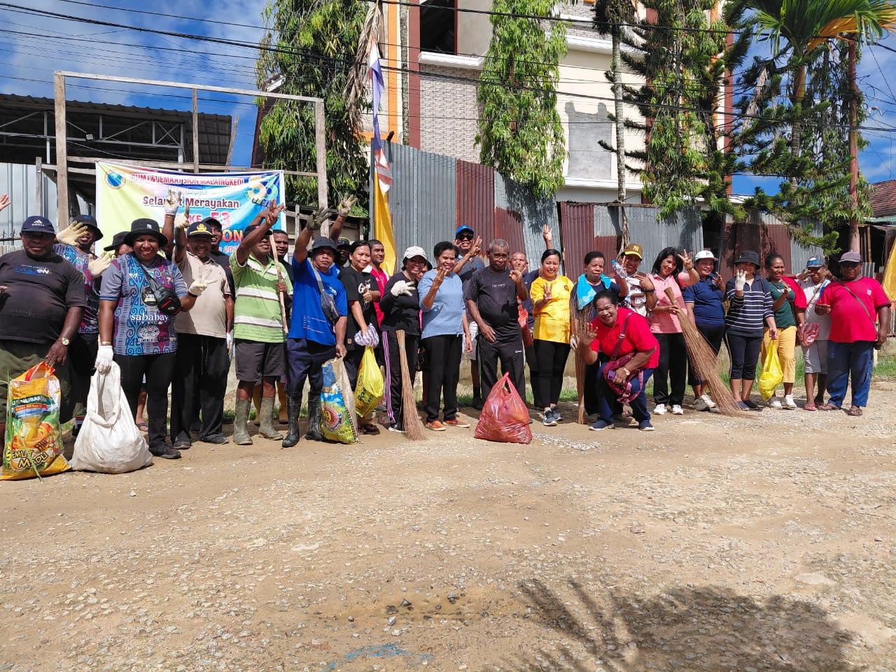 Warga Jemaat Gereja Dan Polisi Di Sorong Gelar Aksi Bersih Lingkungan 1 Warga Jemaat Gereja Dan Polisi Di Sorong Gelar Aksi Bersih Lingkungan