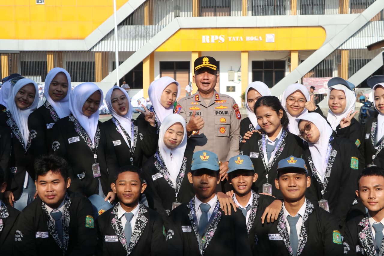 Polri Peduli Pendidikan, Begini Pesan Kapolres Kabupaten Lebak 1 Polri Peduli Pendidikan, Begini Pesan Kapolres Kabupaten Lebak