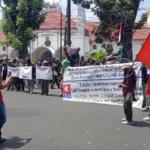 Aksi Demo Di Pn Makassar, Mahasiswa Serukan Hak Nasib Sendiri Bagi Bangsa Papua