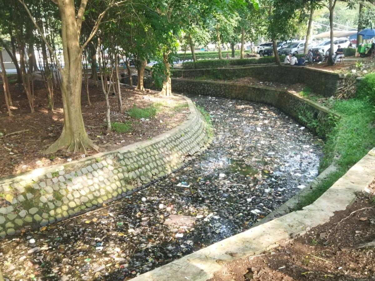 Celaka, Dlh Kabupaten Tangerang Diduga Biarkan Sampah Dan Limbah Menumpuk 1 Celaka, Dlh Kabupaten Tangerang Diduga Biarkan Sampah Dan Limbah Menumpuk