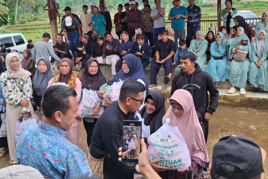 Jalan Cikatomas Tegal Lumbu Dibangun, Warga Ucapkan Terimakasih Gubernur Banten 1 Jalan Cikatomas Tegal Lumbu Dibangun, Warga Ucapkan Terimakasih Gubernur Banten
