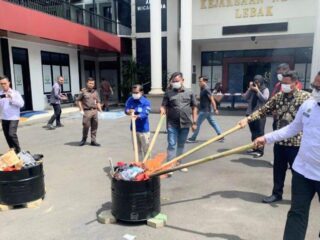 Kejari Lebak Hancurkan 57 Jenis Barang Bukti Perkara Pidana, Narkoba Paling Banyak