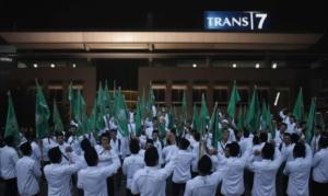 Singgung Institusi Pesantren, Laskar Santri Nusantara Kepung Gedung Trans7 1 Singgung Institusi Pesantren, Laskar Santri Nusantara Kepung Gedung Trans7