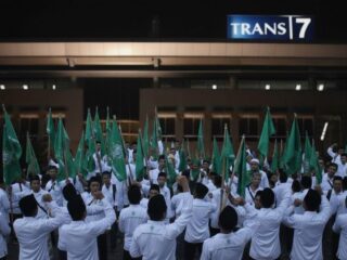 Singgung Institusi Pesantren, Laskar Santri Nusantara Kepung Gedung Trans7