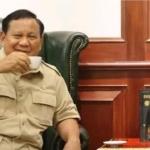 Jakarta – Momentum Ulang Tahun Presiden Republik Indonesia, Prabowo Subianto, Dimaknai Secara Berbeda Oleh Dewan Pimpinan Pusat Gerakan Ekonomi Kreatif (Gerak 08). Bukan Sekadar Ucapan Seremonial, Organisasi Ini Menandai Perayaan Tersebut Dengan Meluncurkan Delapan Program Pemberdayaan Ekonomi Rakyat Sebagai Bentuk Dukungan Nyata Terhadap Kepemimpinan Presiden. Ketua Bidang Organisasi, Kaderisasi, Dan Keanggotaan (Okk) Dpp Gerak 08, Paulus Victor Motuloh, Menyampaikan Ucapan Selamat Ulang Tahun Sekaligus Doa Agar Presiden Prabowo Selalu Diberi Kesehatan, Kekuatan, Dan Kebijaksanaan Dalam Menjalankan Amanah Memimpin Bangsa. “Gerak 08 Tidak Berhenti Pada Ucapan. Kami Memberi Hadiah Delapan Paket Program Nyata Untuk Rakyat, Sebagai Bukti Bahwa Kami Mendukung Penuh Kebijakan Presiden Prabowo Yang Berpihak Pada Rakyat Kecil. Kami Pasang Badan Untuk Program Presiden Yang Pro-Rakyat. Gerak 08 Tegak Lurus Dan Lurus Tegak Kepada Presiden Prabowo Subianto,” Tegas Paulus Di Jakarta, Jumat (17/10/2025). Delapan Program Yang Diluncurkan Gerak 08 Mencakup Bidang Ekonomi, Pendidikan, Komunikasi Publik, Dan Sosial, Semuanya Berorientasi Pada Penguatan Kemandirian Ekonomi Nasional. Berikut Rinciannya: 1. Delapan (Deretan Tangga Lagu-Lagu Perjuangan) – Lomba Cipta Puisi Dan Lagu Perjuangan Untuk Menumbuhkan Semangat Nasionalisme. 2. Persp3Ktif-Indonesia – Program Edukatif Daring Yang Mempertemukan Eksekutif, Legislatif, Dan Yudikatif Dalam Diskusi Tentang Ketatanegaraan Dan Bela Bangsa. 3. Pojok-Jatidiri (Pojok Jajanan Tradisional Mandiri Rakyat Indonesia) Inisiatif Pengembangan Umkm Untuk Memperkuat Ekonomi Rakyat Berbasis Kemandirian. 4. Ikrar Indonesia (Industri Kerajinan Rakyat Indonesia) Gerakan Pemberantasan Korupsi Hingga Ke Tingkat Pemerintahan Terbawah Dan Mendorong Keadilan Ekonomi Rakyat. 5. Sayadua (Sahabat Yatim, Dhuafa, Dan Orang Tua Terlantar) Gerakan Sosial Berkelanjutan Sebagai Wujud Kepedulian Terhadap Kelompok Rentan. 6. Kombinasi (Komunikasi Bisnis Nasionalis Sejati Indonesia) Program Penciptaan Lapangan Kerja Baru Dengan Melibatkan Pengusaha Lokal Dan Generasi Muda. 7. Tembikar 08–25 (Temu Bincang Pakar Petani Dan Pertanian, Perkebunan, Peternakan Serta Perikanan) Forum Nasional Untuk Mengangkat Harkat Dan Martabat Petani Serta Kedaulatan Sektor Pangan Nasional. 8. Penalti (Perbincangan Nasional Teknologi Informasi) Ruang Diskusi Interaktif Antara Rakyat Dan Presiden Untuk Memperkuat Komunikasi Dua Arah Dalam Pembangunan Digital Nasional. Paulus Menjelaskan, Delapan Langkah Konkret Tersebut Merupakan “Kado Ideologis” Dari Gerak 08 Untuk Presiden Prabowo, Yang Dinilai Berhasil Membangkitkan Optimisme Rakyat Terhadap Arah Pembangunan Nasional. “Ekonomi Rakyat Harus Jadi Tiang Utama. Ini Bukan Sekadar Slogan, Tapi Gerakan Yang Hidup Di Tengah Masyarakat. Program Ini Adalah Cara Kami Memastikan Visi Presiden Benar-Benar Turun Sampai Ke Akar Rumput,” Ujarnya. Ketua Umum Gerak 08, Revitriyoso Husodo, Juga Menyampaikan Selamat Ulang Tahun Kepada Presiden Prabowo. Ia Menegaskan Komitmen Organisasi Untuk Selalu Berada Di Garis Rakyat Dan Mendukung Penuh Setiap Kebijakan Pemerintah Yang Berorientasi Pada Kesejahteraan Nasional. “Semoga Bapak Presiden Senantiasa Diberi Kesehatan Dan Kekuatan. Kami, Seluruh Pengurus Gerak 08, Akan Terus Tegak Lurus Bersama Bapak Dalam Memperjuangkan Cita-Cita Rakyat Indonesia,” Ujar Revitriyoso. Gerak 08 Menutup Pernyataannya Dengan Semangat Gotong Royong Melalui Seruan, “Bersama Kita Tuntas Tunaikan Pemberantasan Kemiskinan Dan Korupsi Dari Diri Kita Sendiri.