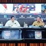 Di Bawah Kepemimpinan H. Ayep Zaki, Kota Sukabumi Meraih Peringkat Ke Tiga Terbaik Realisasi Belanja Anggaran Pendapatan Dan Belanja Daerah (Apbd) 2025 4 Di Bawah Kepemimpinan H. Ayep Zaki, Kota Sukabumi Meraih Peringkat Ke Tiga Terbaik Realisasi Belanja Anggaran Pendapatan Dan Belanja Daerah (Apbd) 2025 Sebesar 70,08%. Penghitungan Tersebut Tertuang Dalam Laporan 93 Pemerintah Kota Untuk Laporan Realisasi Anggaran Per 17 Oktober 2025 Yang Diolah Datanya Oleh Ditjen Bina Keuangan Daerah, Tahun Anggaran (Ta) 2025. &Quot;Syukur Alhamdulillah, Ini Tentu Menjadi Bukti Bahwa Kinerja Pemkota Sukabumi Sudah Berada Di Jalan Yang Benar. Dengan Realisasi Belanja Menyentuh 70,08 Persen Itu Dinilai Baik Karena Selisih Antara Realisasi Pendapatan Dan Belanja Cukup Seimbang. Ini Mengindikasikan Rendahnya Resiko Gagal Bayar Dan Pengendapan Uang Di Kas Daerah,&Quot; Ungkap Wali Kota Sukabumi, H. Ayep Zaki Dalam Keterangannya, Senin (20/10/2025). Data Tersebut Terungkap Setelah Ayep Zaki Melalui Zoom Meeting Mengikuti Rapat Koordinasi Dan Arahan Menteri Keuangan Purbaya Yudhi Sadewa Dan Menteri Dalam Negeri Tito Karnavian Terkait Pencapaian Realisasi Belanja Daerah Untuk Menjaga Pertumbuhan Ekonomi, Sekaligus Rapat Koordinasi Untuk Pengendalian Harga Beras Kementerian Dalam Negeri. Bukan Hanya Meraih Peringkat Tiga Besar Dengan Serapan Belanja Terbaik, Dalam Rapat Koordinasi Tersebut Juga Terungkap, Kota Sukabumi Per Akhir September 2025 Lalu Menempati Urutan Ke 16 Tertinggi Dalam Persentase Realisasi Pendapatan Apbd Kota Se-Indonesia, Sebesar 75,94%. &Quot;Dengan Catatan Tersebut, Artinya Kota Sukabumi Termasuk Dalam Kelompok “20 Kota Dengan Persentase Realisasi Pendapatan Apbd Terbesar”. Ini Jelas Menjadi Penyemangat Kami, Agar Kedepannya Bisa Meningkatkan Pendapatan Pemkot Lebih Signifikan Lagi,&Quot; Terang Ayep Zaki. Prestasi Tersebut Tentu Diraih Dengan Kerja-Kerja Luar Biasa. Tantangan Untuk Menjadikan Kota Sukabumi Sebagai Kota Role Model Di Indonesia Memang Harus Dilakukan Dengan &Quot;Kerja Gila&Quot;. &Quot;Kalau Mau Disebut Ini Prestasi, Tentu Bukan Semata Kinerja Wali Kota, Melainkan Seluruh Stakeholder Dan Juga Masyarakat Yang Benar-Benar Ingin Hidup Lebih Baik Dan Menjadikan Kota Sukabumi Sebagai Kota Terdepan Di Indonesia,&Quot; Pungkas Ayep Zaki.