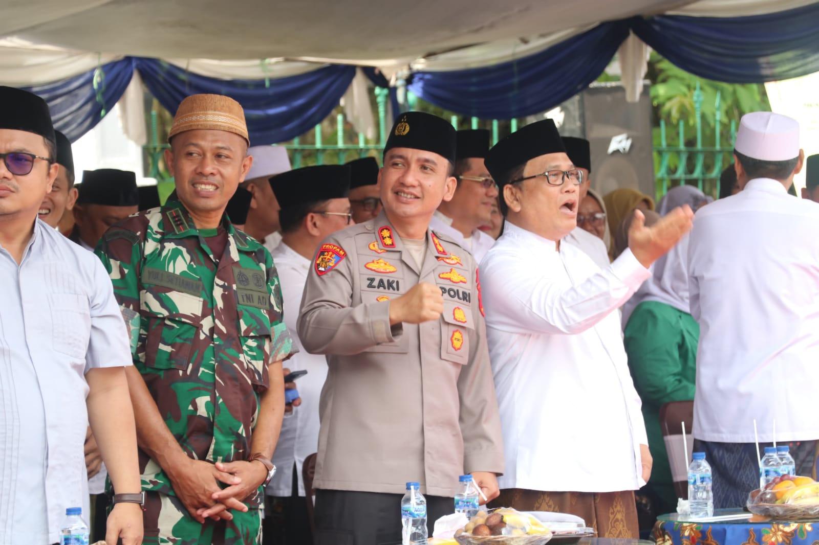 Perkuat Semangat Persatuan, Kapolres Lebak Hadiri Upacara Peringatan Hari Santri Nasional 1 Perkuat Semangat Persatuan, Kapolres Lebak Hadiri Upacara Peringatan Hari Santri Nasional