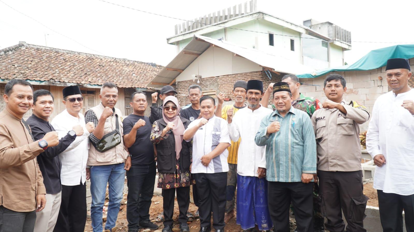 Mulai Dibangun, Bupati Pandeglang Tinjau Rumah Warga Korban Kebakaran Di Kuranten 1 Mulai Dibangun, Bupati Pandeglang Tinjau Rumah Warga Korban Kebakaran Di Kuranten