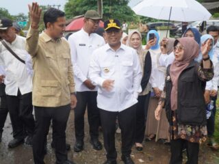 Dewi Setiani Dampingi Gubernur Banten Monitoring Pembangunan Jalan Di Pandeglang