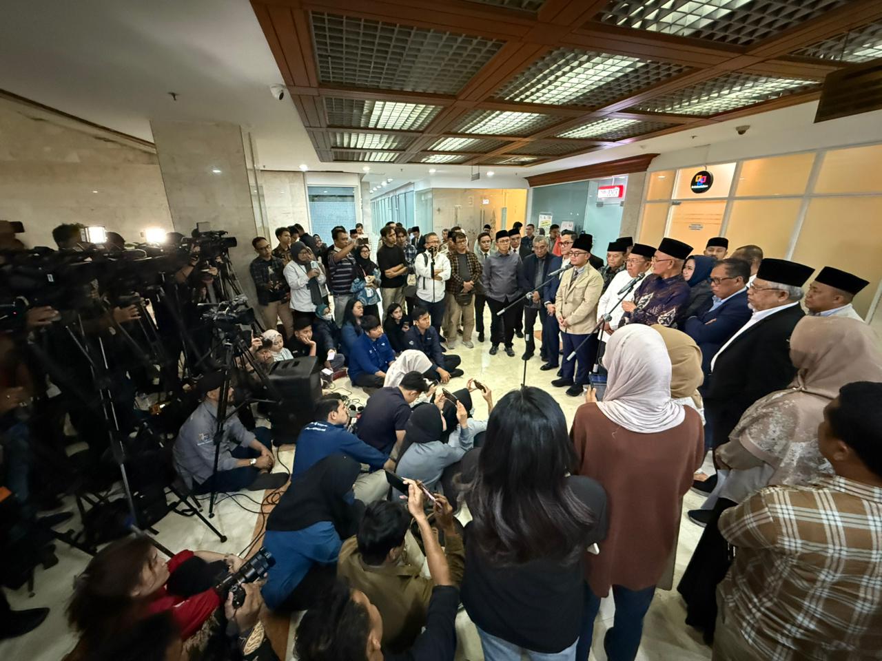 Komisi Viii Dpr Ri Bersama Kementerian Haji Dan Umrah Resmi Menetapkan Biaya Penyelenggaraan Ibadah Haji (Bpih) Tahun 1447 H/2026 M 1 Komisi Viii Dpr Ri Bersama Kementerian Haji Dan Umrah Resmi Menetapkan Biaya Penyelenggaraan Ibadah Haji (Bpih) Tahun 1447 H/2026 M