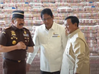 Jaksa Agung Serahkan Duit Sitaan Korupsi Cpo Rp 13,2 Triliun Ke Negara