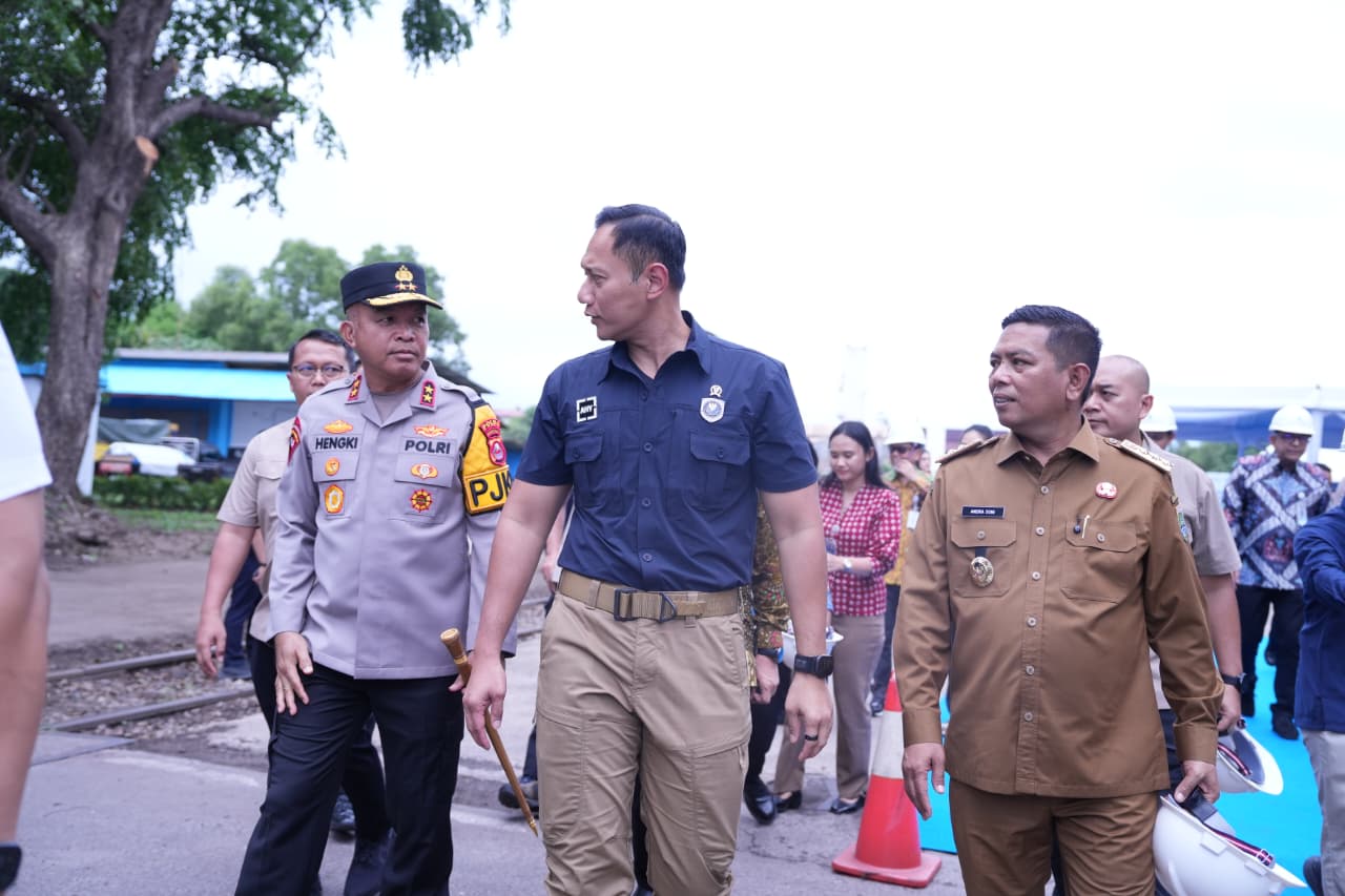 Kapolda Banten Dampingi Ahy Resmikan Jalur Logistik Multimoda Di Cilegon