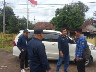 Salurkan Bantuan Sembako, Dpd Partai Nasdem Sukabumi Tinjau Lokasi Rumah Ambruk Di Desa Sukamaju
