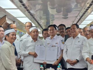 Gunakan Kais, Walikota Sukabumi Dampingi Gubernur Jawa Barat Menuju Gambir