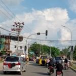 Lampu Merah Tidak Berfungsi, Pengendara Saling Berebut Di Km 8-10 Kota Sorong