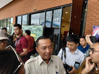 Usai Banjir Sumatra, Pemerintah Ijinkan Pemanfaatan Kayu Untuk Warga