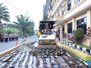 Bentuk Transparansi, Polda Banten Musnahkan 12 Kg Narkoba Dan Ribuan Botol Miras