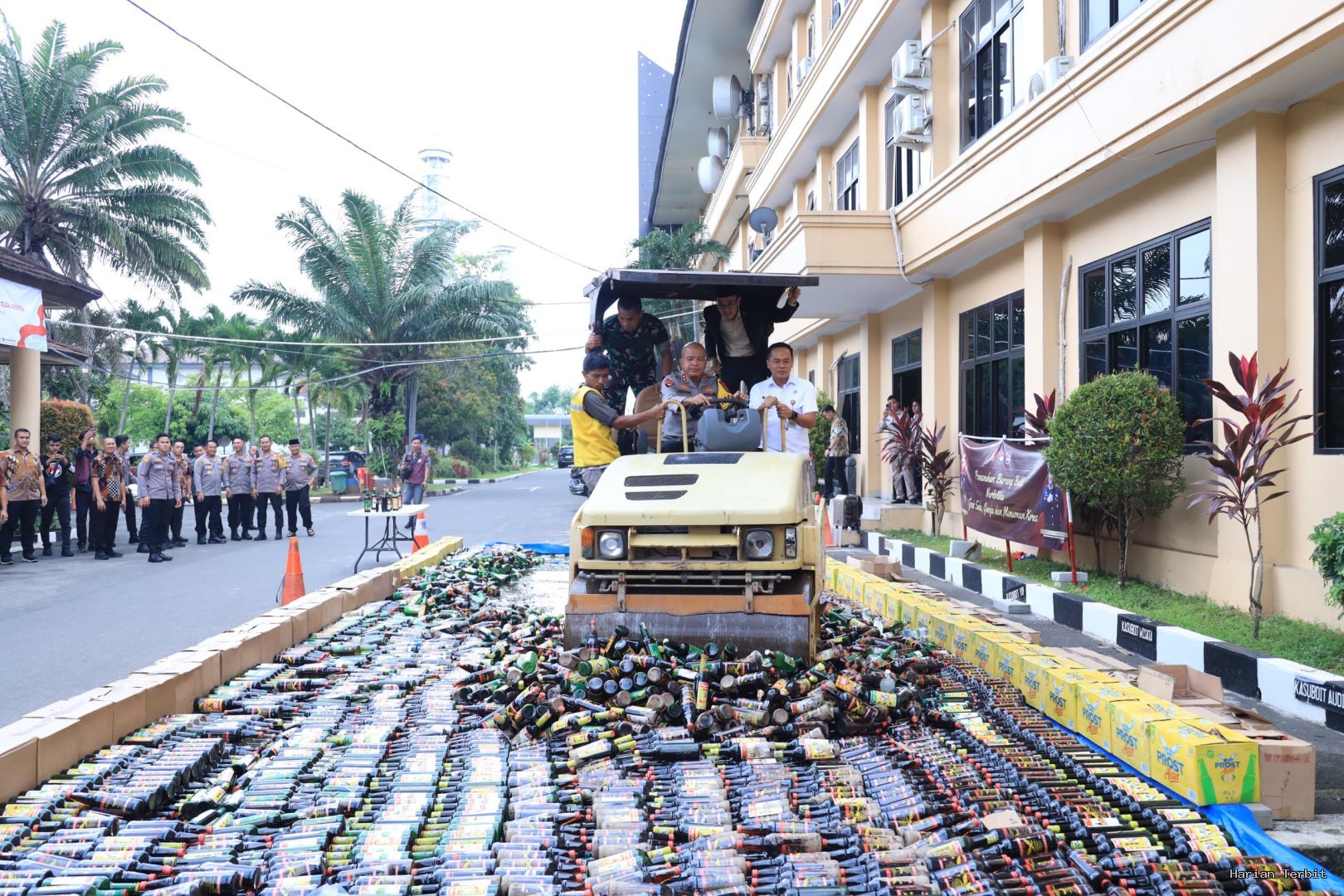 Bentuk Transparansi, Polda Banten Musnahkan 12 Kg Narkoba Dan Ribuan Botol Miras