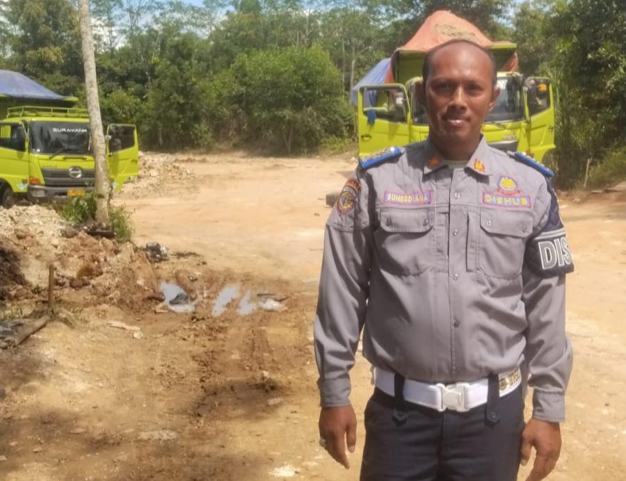 Dishub Provinsi Banten Lakukan Pengawasan Terhadap Truk Angkutan Tanah Di Lebak