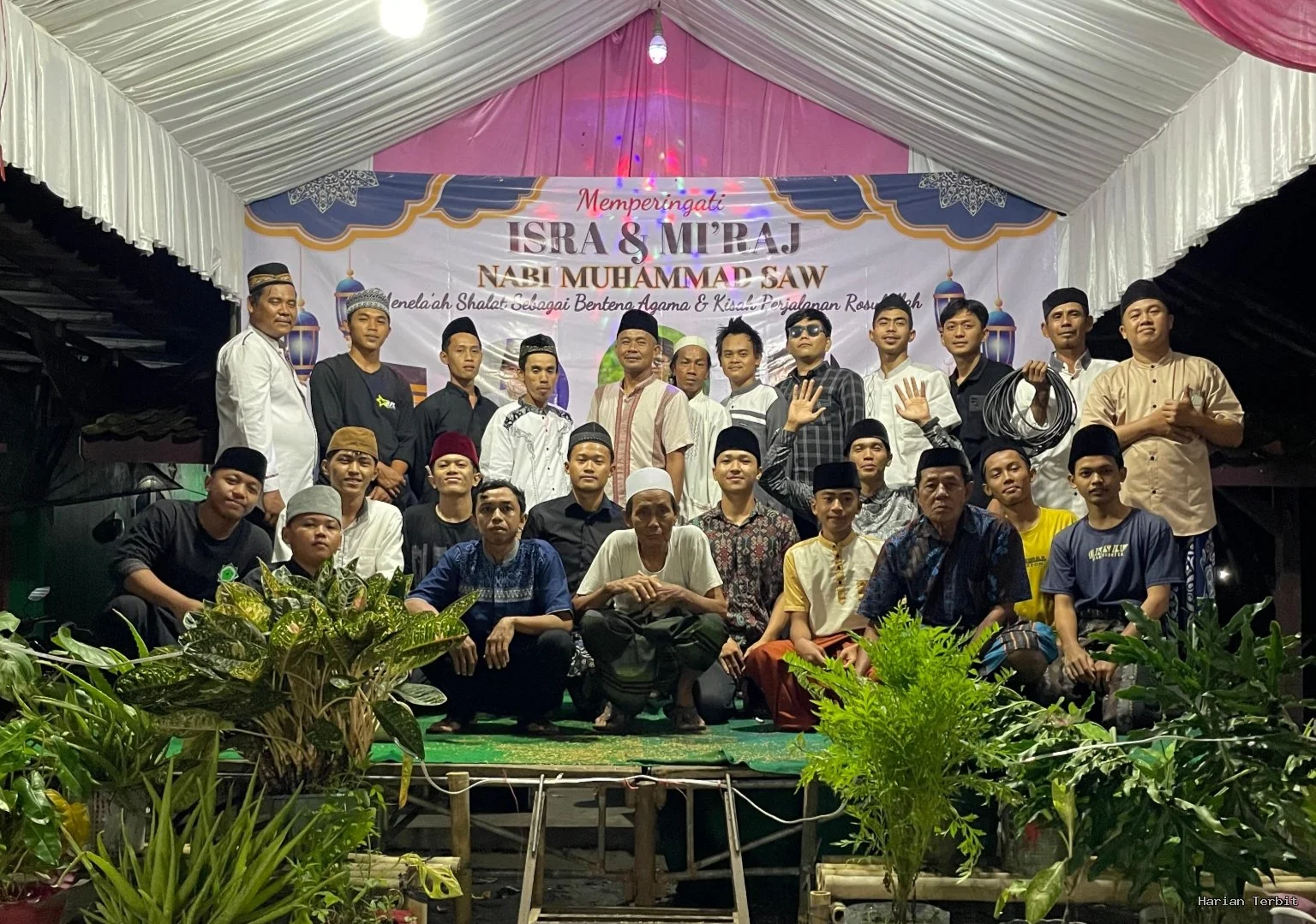 Warga Kampung Bueuk Tengah Peringati Isra Mi’raj Dengan Khidmat