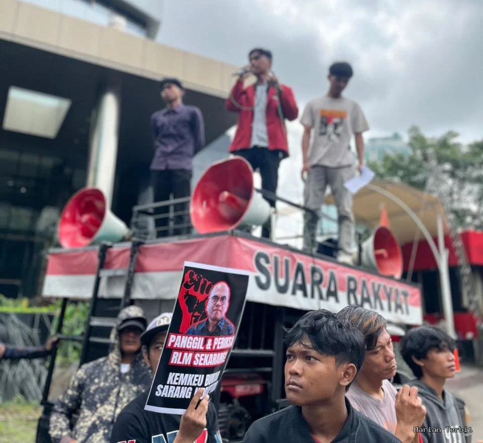 Ratusan Massa Laporkan Dr. Robert Leonard Marbun Ke Kpk Terkait Dugaan Korupsi Dan Gratifikasi