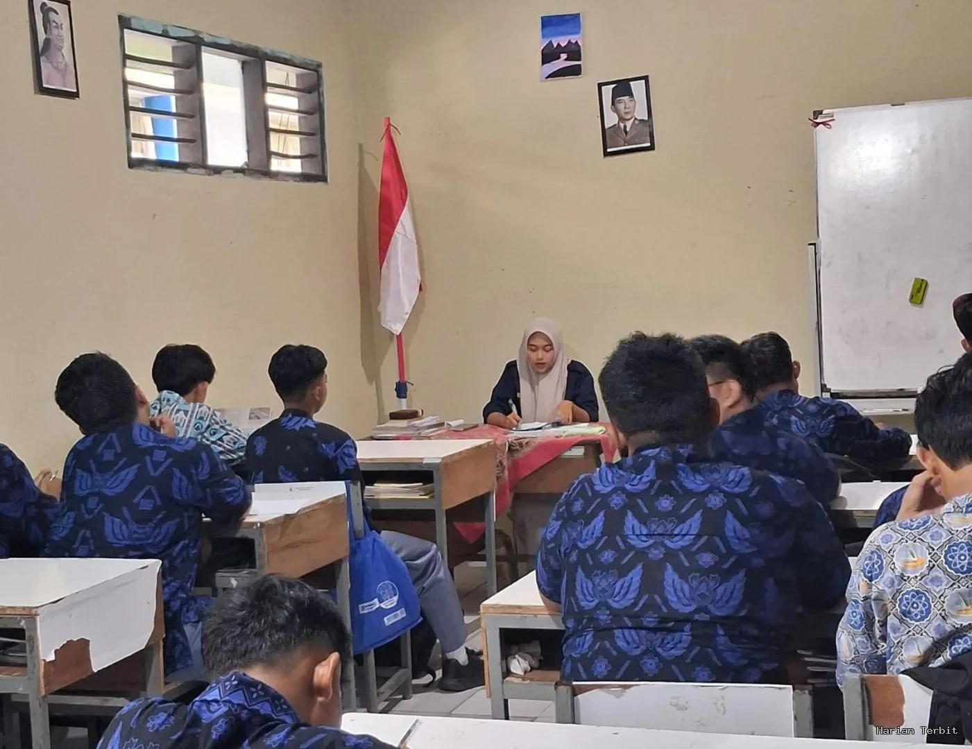 Rantai Emas: Menggugat Dominasi Ipk Sebagai Ukuran Tunggal Kesuksesan Mahasiswa