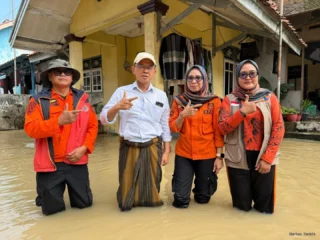 Kh Maman Imanulhaq Tinjau Banjir Pamanukan, Salurkan Bantuan Dan Pastikan Penanganan Darurat