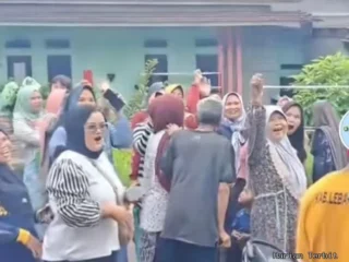 Bau Busuk Pengolahan Bulu Ayam Di Desa Sindangmulya Resahkan Warga