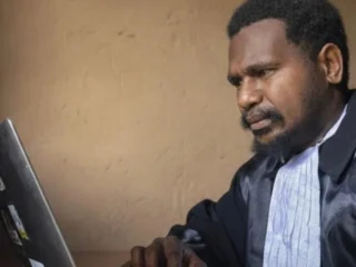 Lbh Papua Pos Desak Pt Bmi Penuhi Hak Petugas Kebersihan Kota Sorong