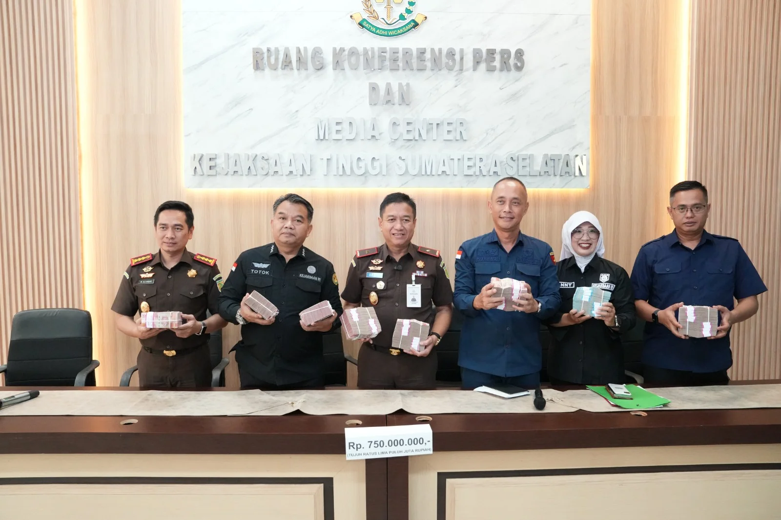 Rp750 Juta Diterima Sebagai Pengembalian Kerugian Kasus Tipikor Pasar Cinde