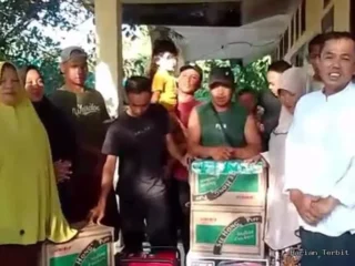 Warga Blang Kandis Berterima Kasih Atas Bantuan Genset Dari Anggota Dpr Nasir Djamil