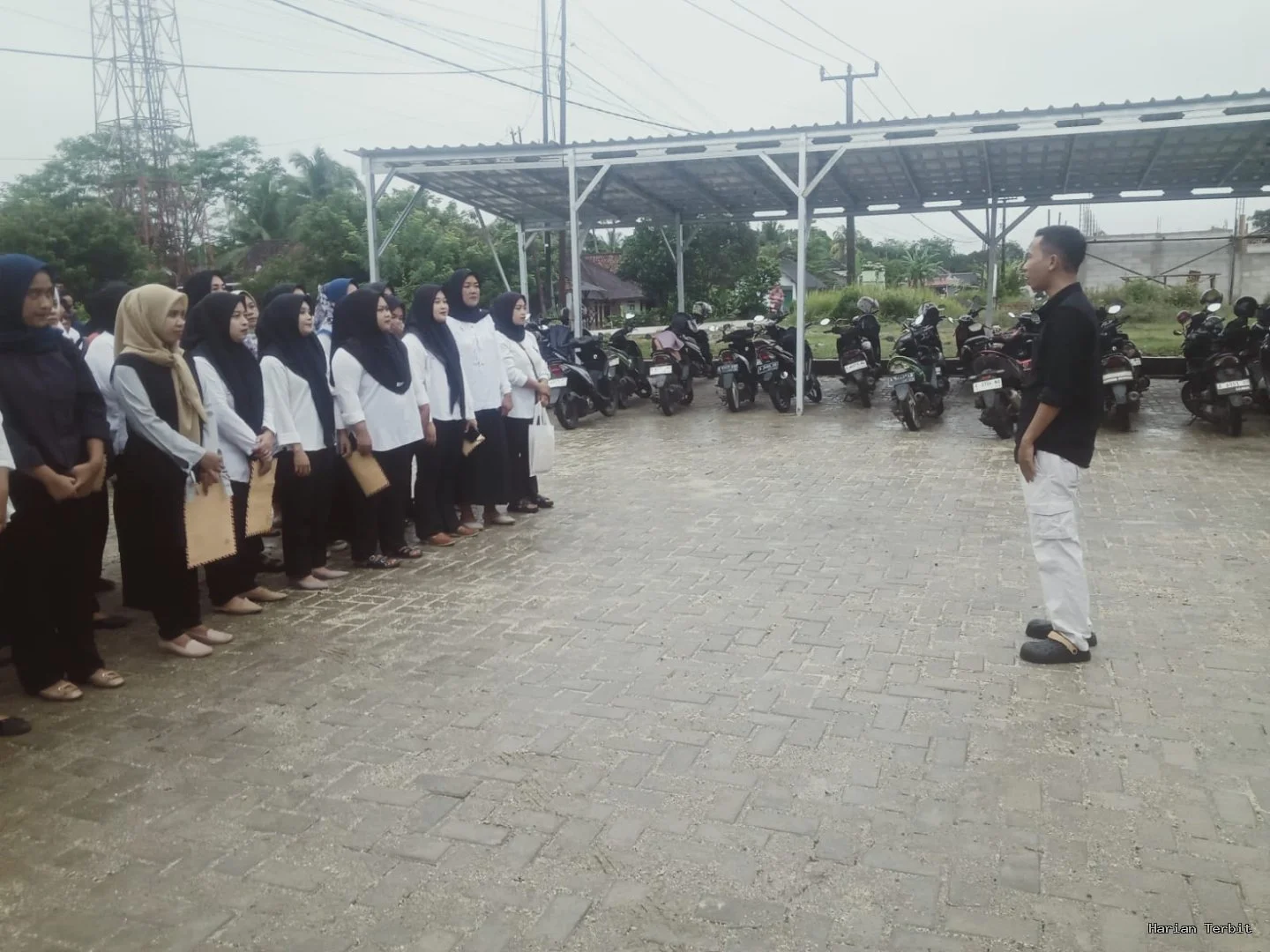 Dapur Mbg Di Desa Tambakbaya Buka Lowongan Kerja, Warga Antusias