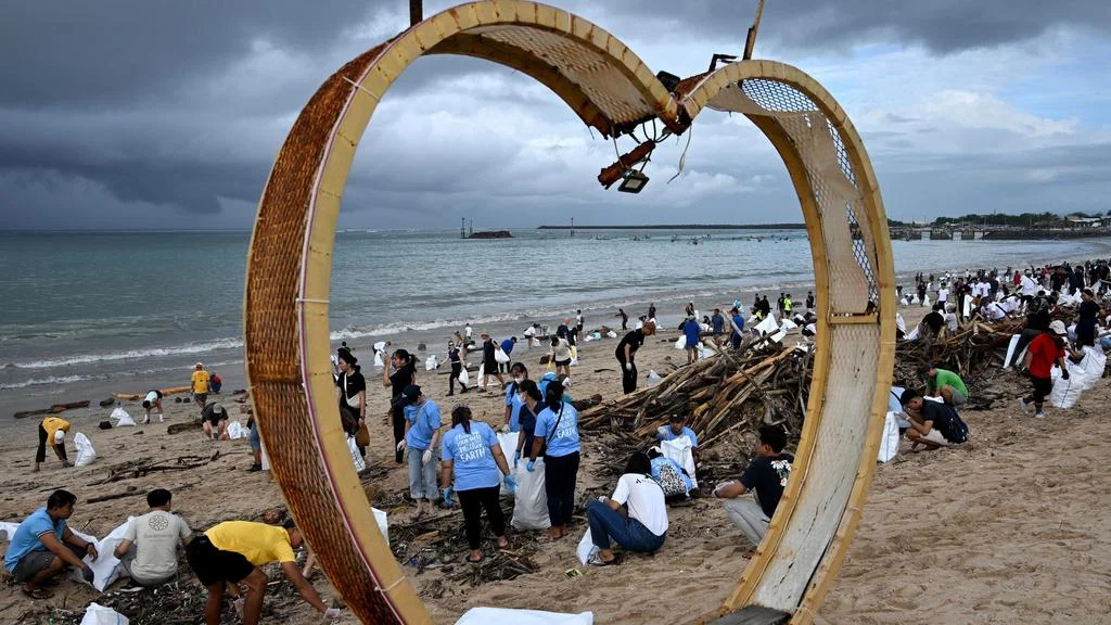 Forkopimda Kompak Jaga Citra Bali Lewat Gerakan Bersih Pantai