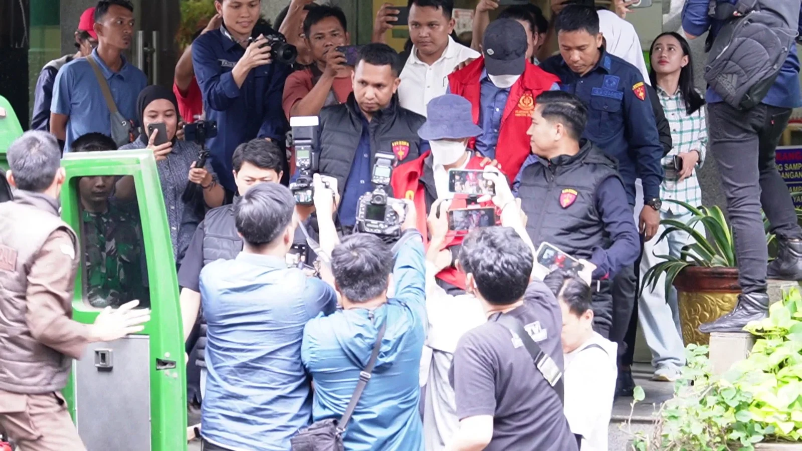 Dua Tersangka Eks Pimpinan Pt Semen Baturaja Ditahan Dalam Kasus Tipikor Distribusi Semen Sumsel