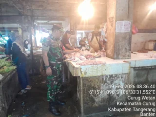 Kodim 0510/Tigaraksa Monitoring Harga Sembako Di Pasar Curug Tangerang