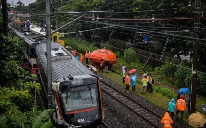 Kereta Bandara Soetta Tabrak Kontainer, Jalur Sempat Lumpuh