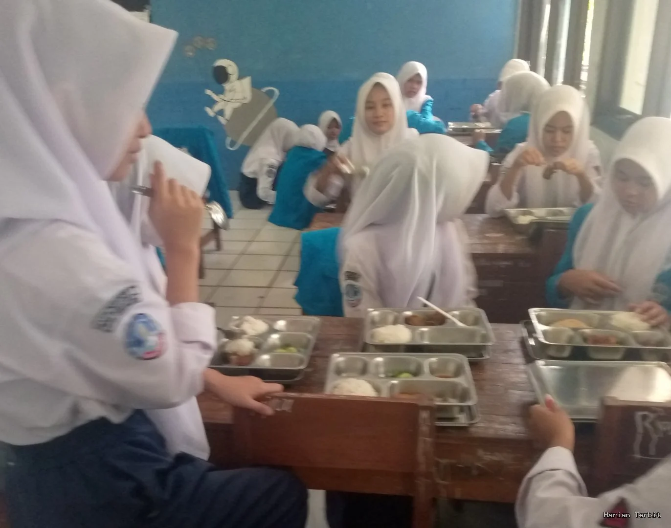 Siswa Smpn 1 Curugbitung Sambut Antusias Program Makan Bergizi Gratis