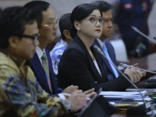 Lima Pimpinan Baru Ojk Disahkan Dpr, Ini Daftar Namanya