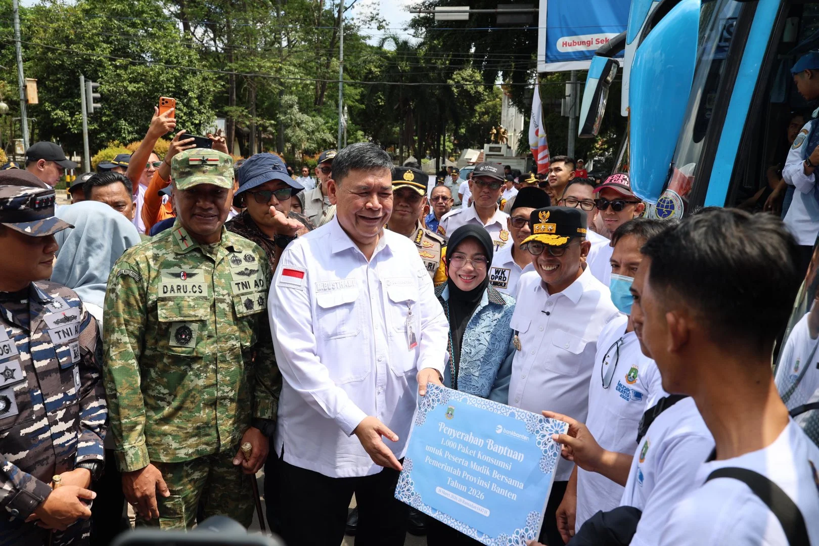 Wujud Kepedulian, Bank Banten Hadir Saat Keberangkatan Peserta Mudik Bersama 2026