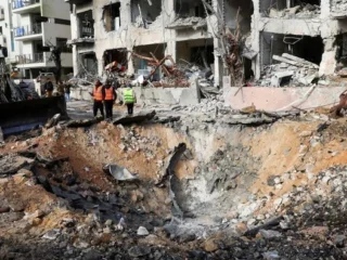 Serangan Rudal Iran Hantam Tel Aviv, Gedung Perumahan Terbakar