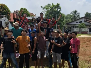 Alat Berat Disegel, Pemuda Padasuka Bangkit Pertahankan Lapangan Warisan Desa